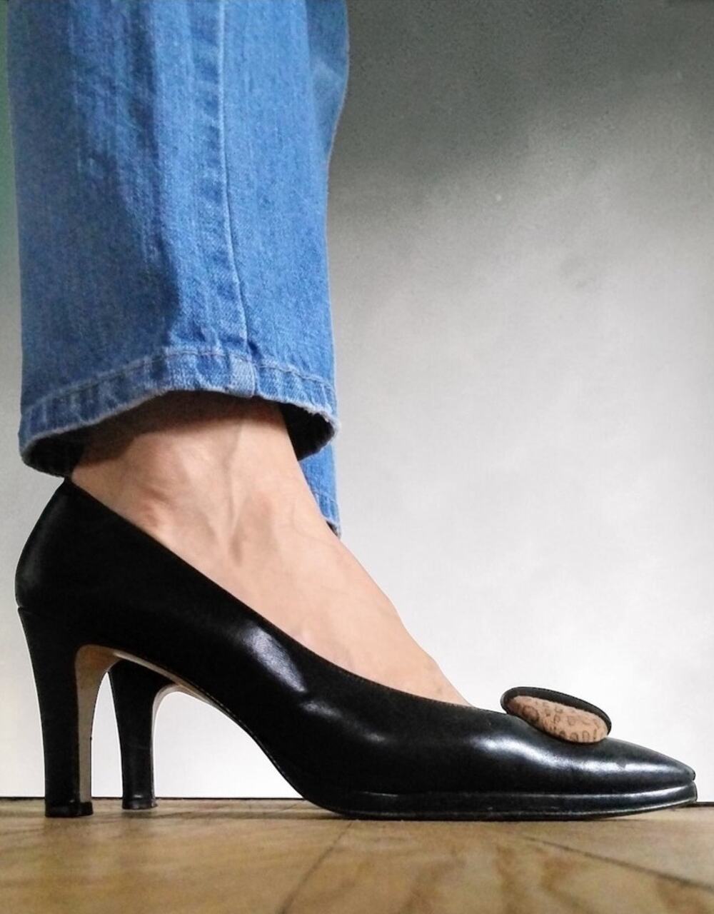 Vintage 90s Kitten Heels | Black Leather Pointed Toe Pumps | Size 9